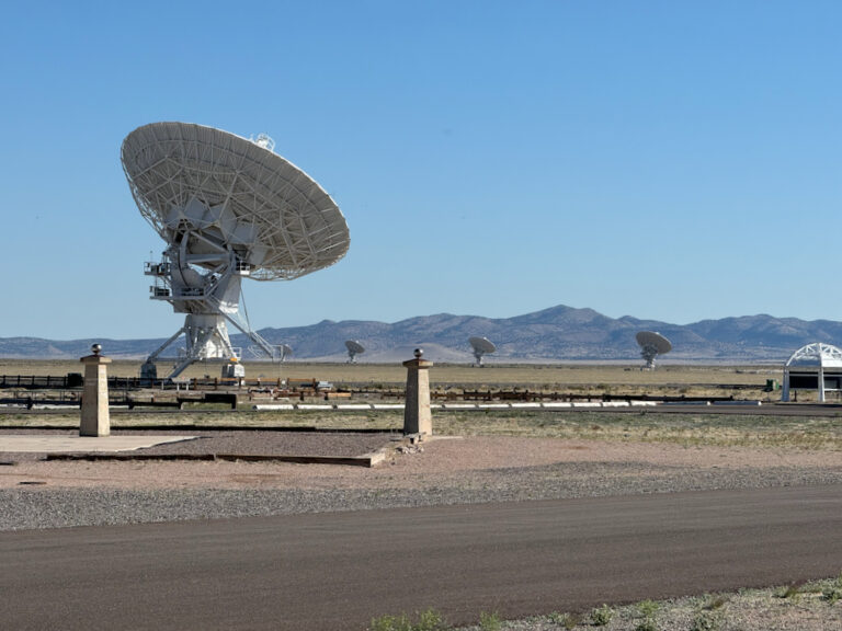 We Visited The Massive Dishes Eavesdropping on Aliens in the New Mexico Desert