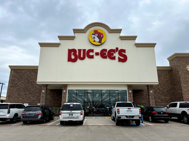 Buc-ee's Ultimate Guide (Locations & Facts) [2026]