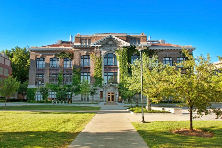 Bowne Hall on the syracuse University campus, Syracuse, New York Source: The College Investor