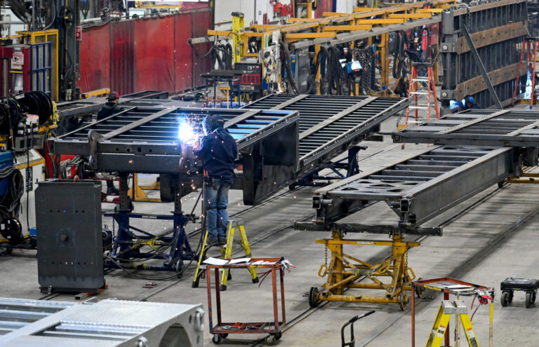 Canada Loses 41,700 Jobs as Employment Shrinks in Finance